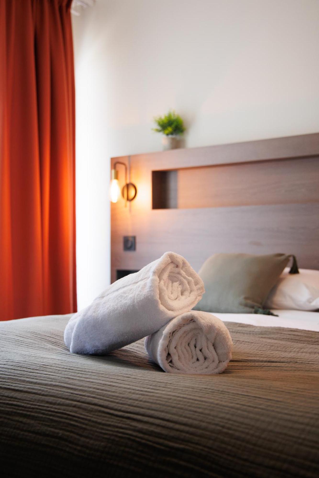 Appart'Hotel Le Corot - Acces Autonome - Saint-Junien Centre Eksteriør bilde