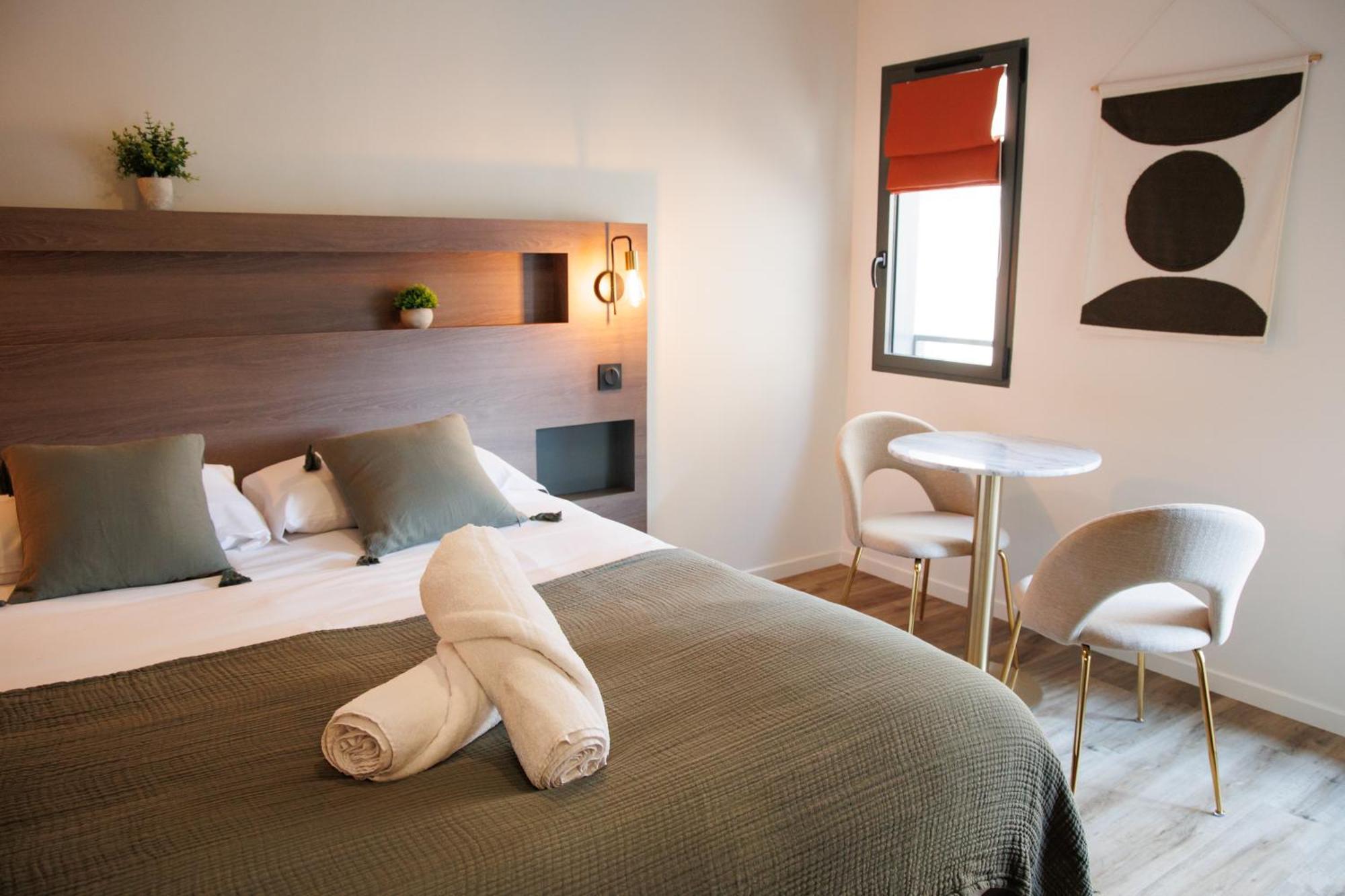 Appart'Hotel Le Corot - Acces Autonome - Saint-Junien Centre Eksteriør bilde