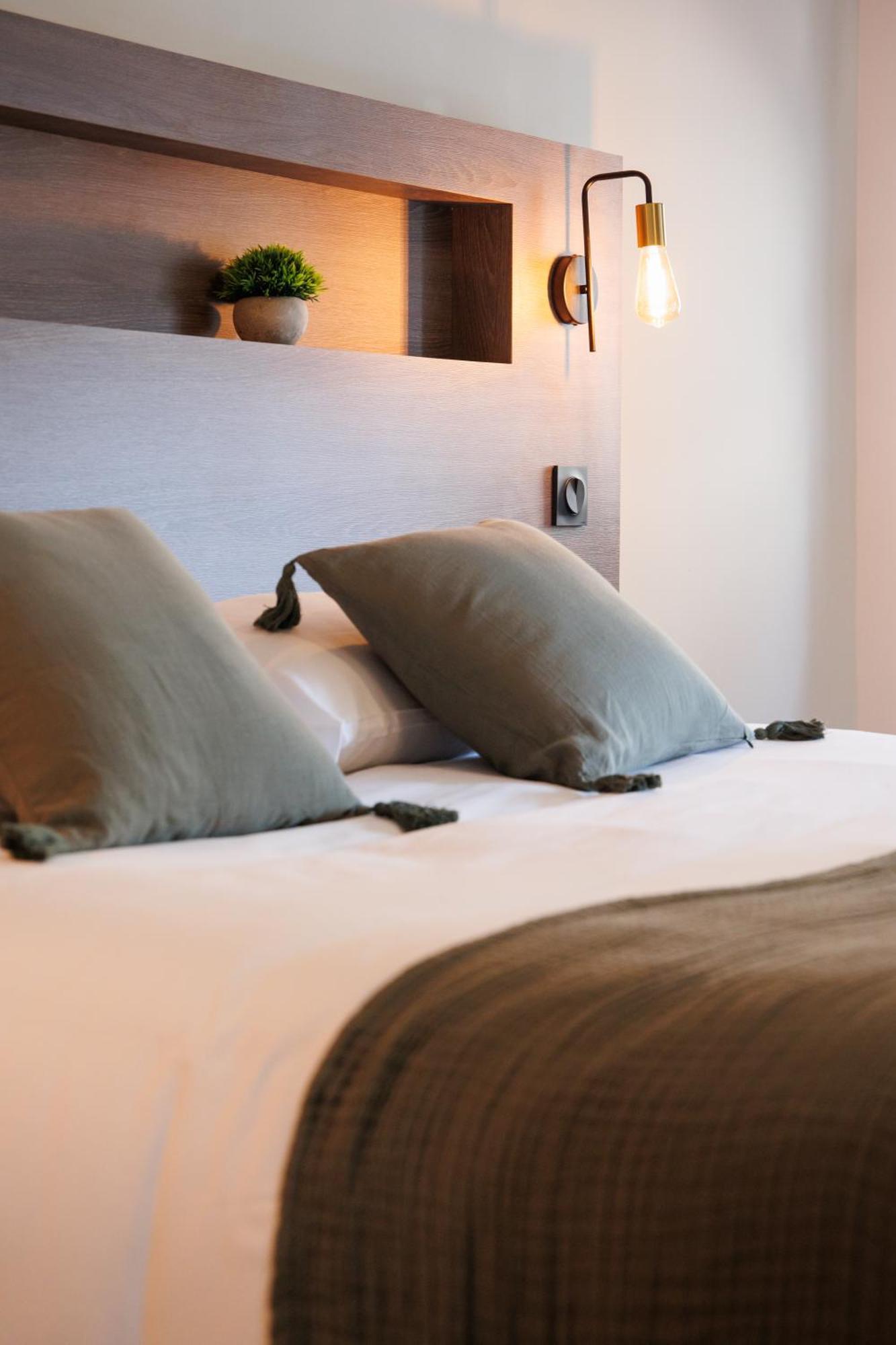 Appart'Hotel Le Corot - Acces Autonome - Saint-Junien Centre Eksteriør bilde